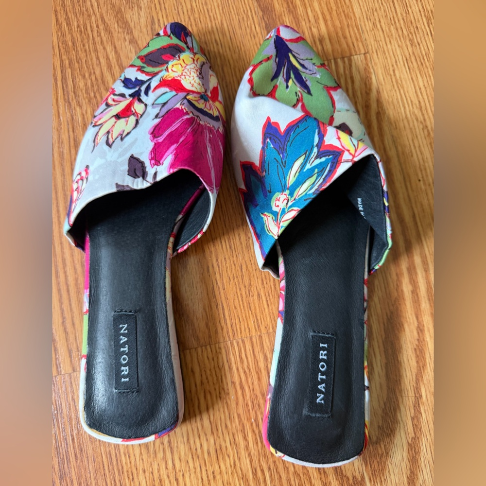 $165 Natori Adore Floral Mule - Picture 2 of 6